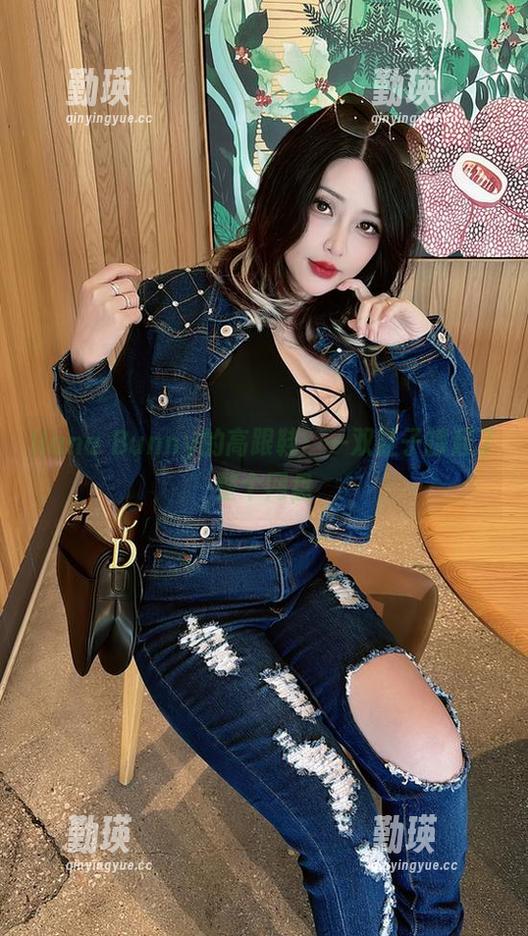 Hana Bunny的高跟鞋：一双鞋子撑起了整个网盘